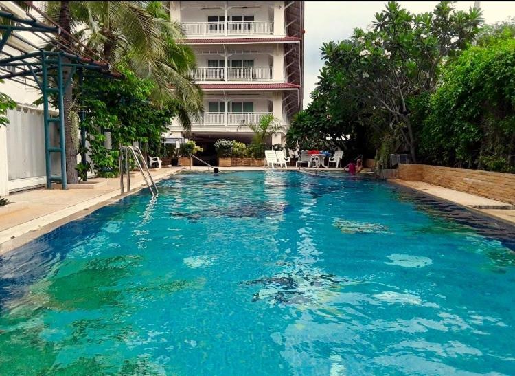 Baan Klang Condo Hotel Hua Hin Bagian luar foto