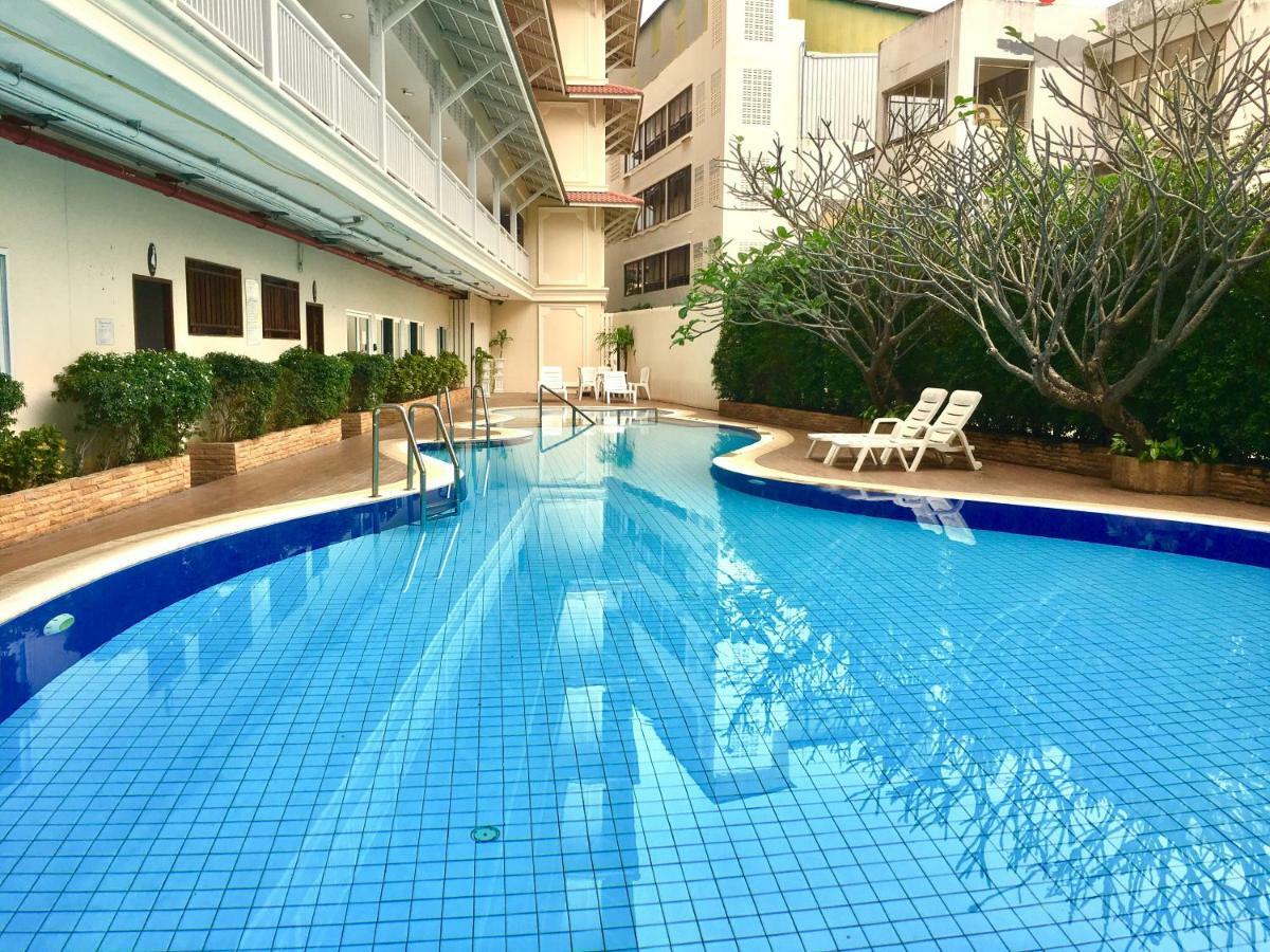 Baan Klang Condo Hotel Hua Hin Bagian luar foto
