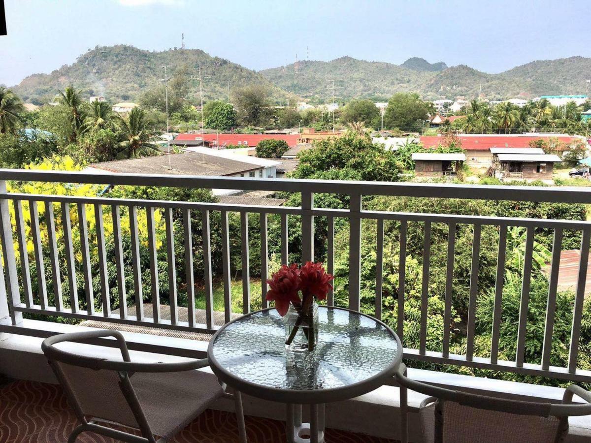 Baan Klang Condo Hotel Hua Hin Bagian luar foto